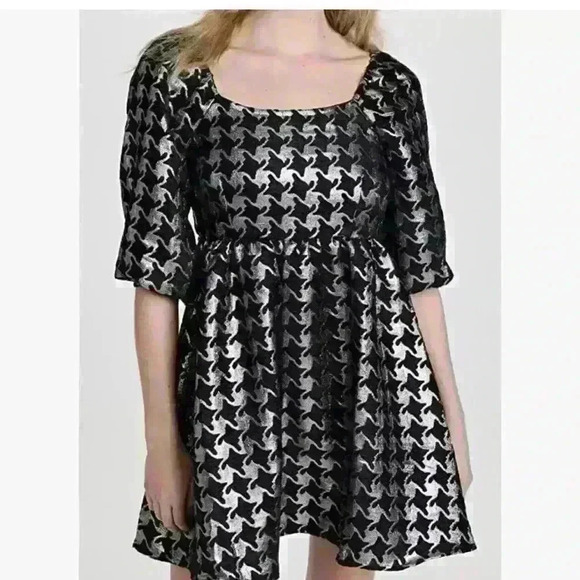 Moon River Metallic Black/ Silver Dress Size Medium. Great for parties new - Picture 2 of 9